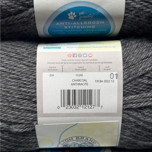 Lion Brand Charcoal Gray Yarn Bundle - Picture 3 of 5